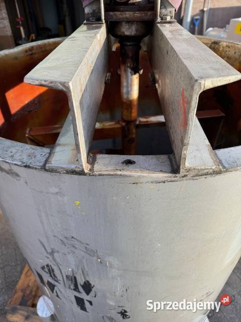 Zbiornik ze stali nierdzewnej 1100 l pionowy z wielkopolskie Leszno sprzedam