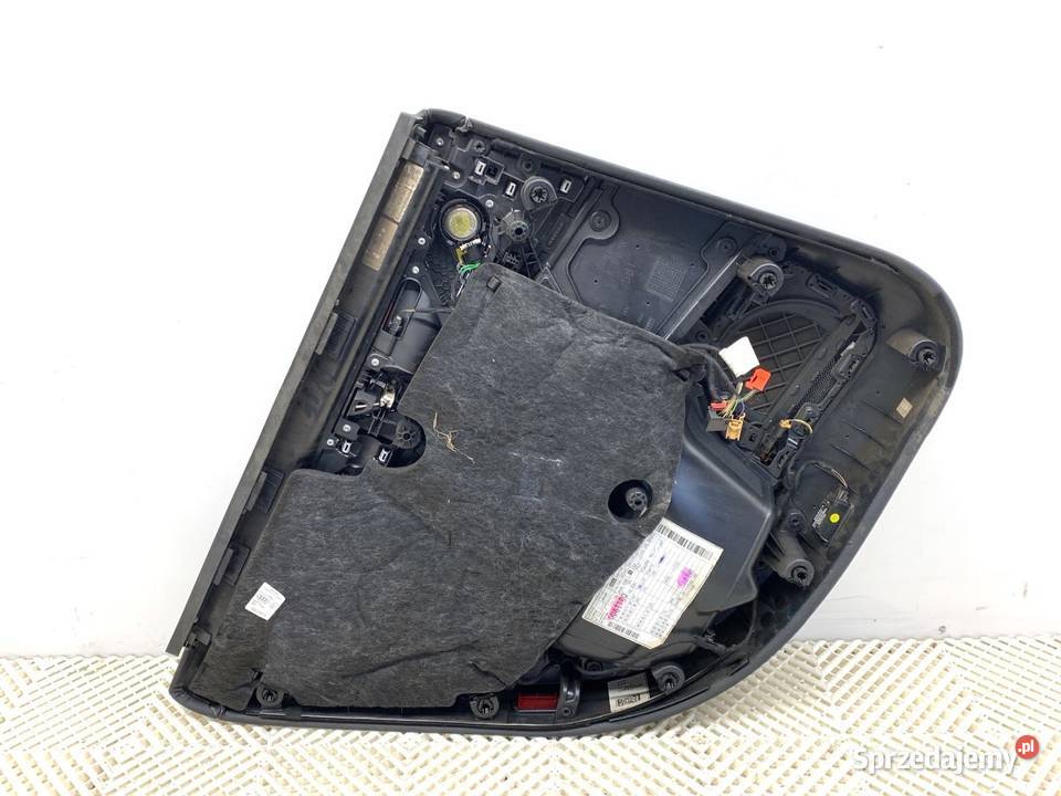 BOCZEK DRZWI PRAWY TYŁ ROLETA AUDI A6 C8 Kombi