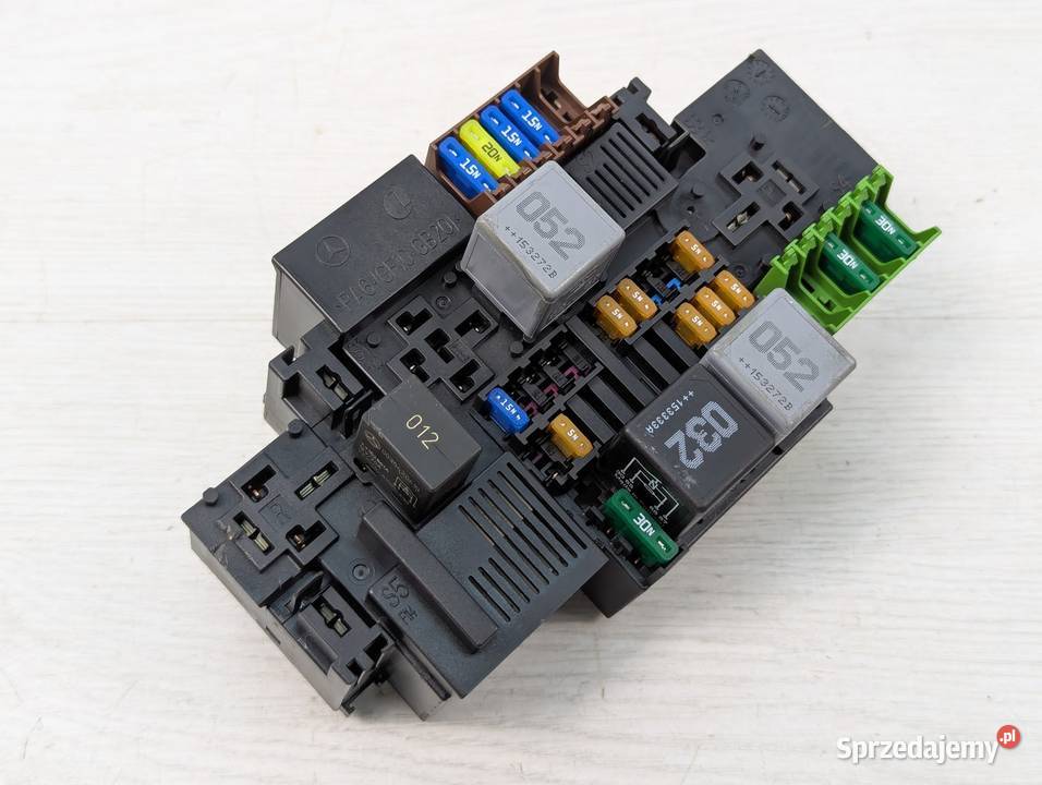 SKRZYNKA BEZPIECZNIKÓW MODUŁ MERCEDES C 200 Białystok