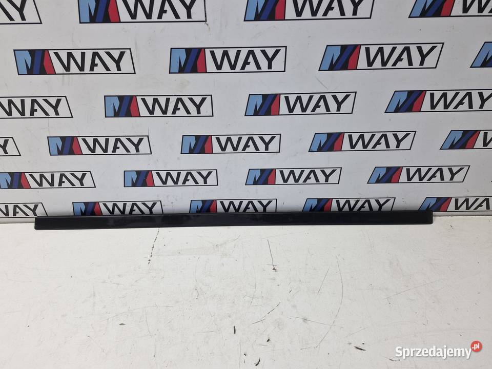 8159296 BMW E39 LISTWA DRZWI PRAWY PRZÓD