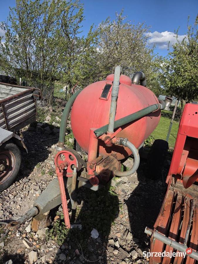 Beczkowóz 2000l Maszyny rolnicze Wola Dębińska sprzedam