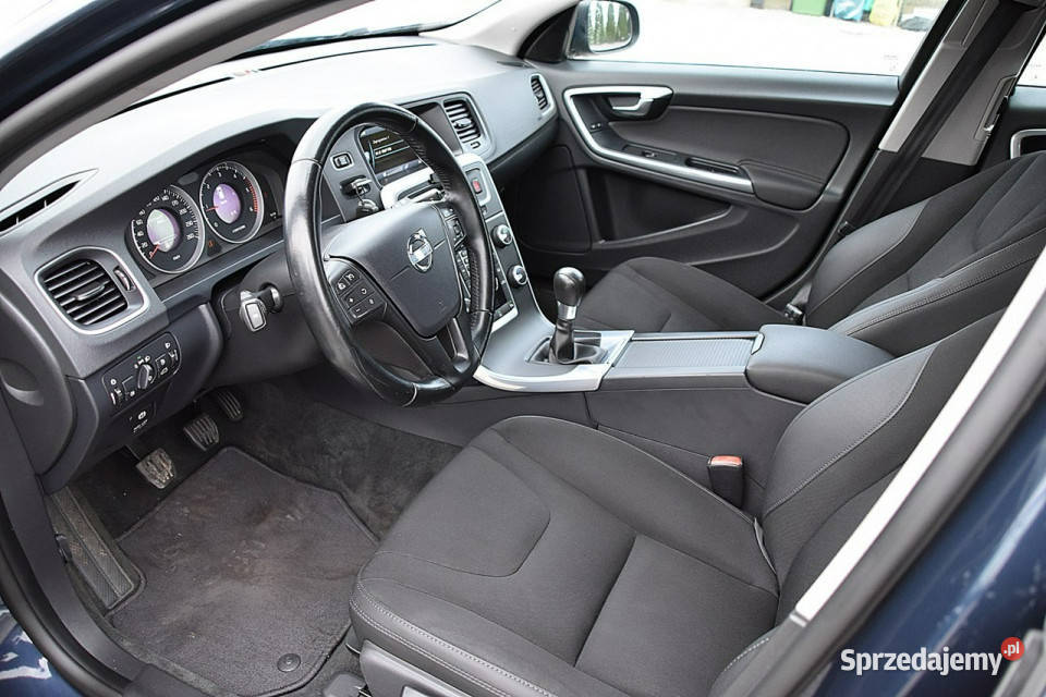Volvo V60 16d2 115 NAVI ALU PÓŁSKÓRA GWARANCJA I nieuszkodzony Nowe Kucice