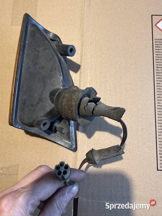 BMW e21 kierunkowskaz prawy kompletny osobowe Mszana