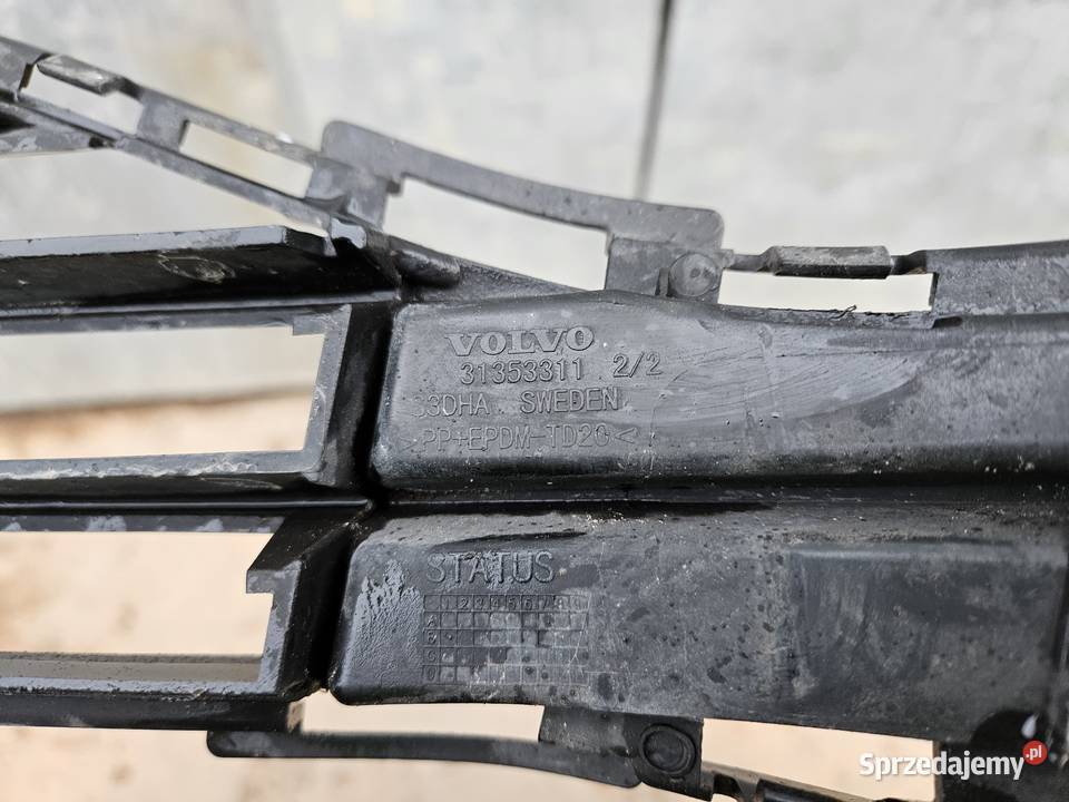 VOLVO V40 II KRATKA ŚRODKOWA ZDERZAKA PRZÓD Międzychód
