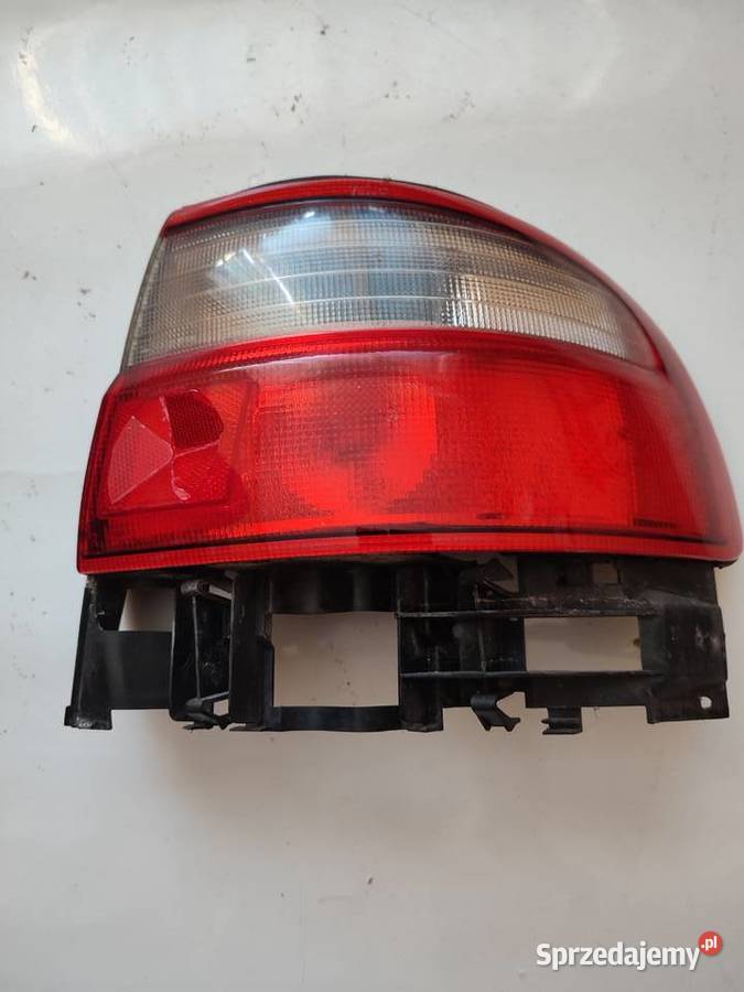 Toyota Carina sedan T19 lampa prawa tylna na śląskie Skoczów