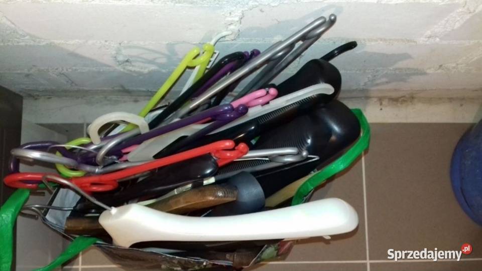 Wieszaki plastikowe różne rodzaje duża ilość Akcesoria meblowe Kołobrzeg