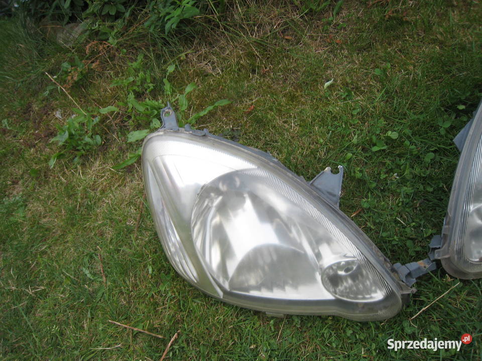 Lampa przednia prawa lewa Toyota Yaris I lift sprzedam