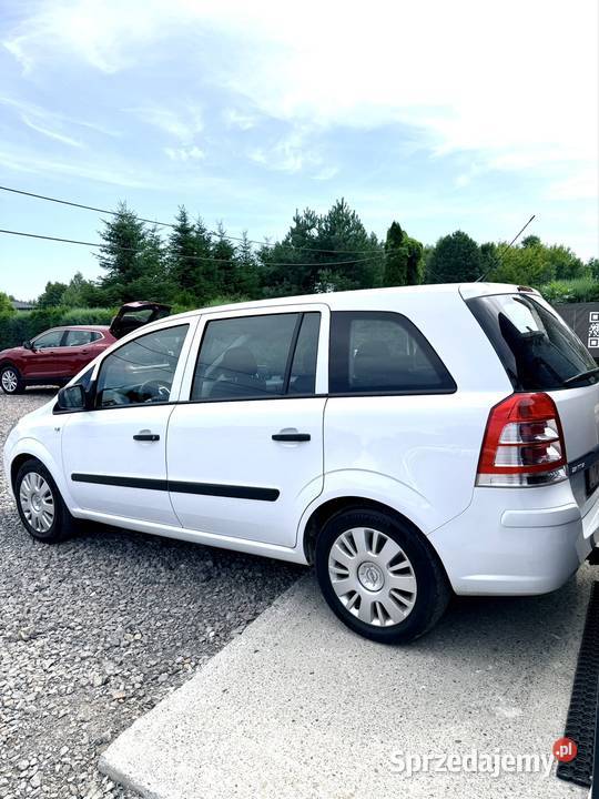 Opel Zafira B 16 benzyna 2011r garażowany lubelskie Tomaszów Lubelski