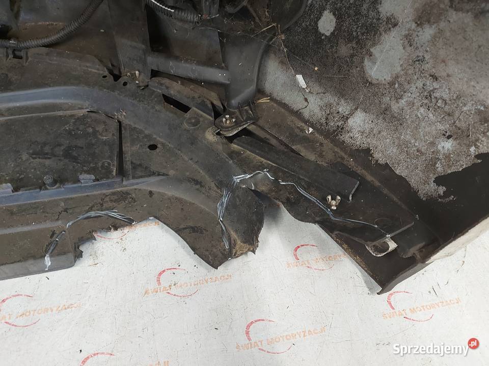 RENAULT CLIO III LIFT zderzak przód 8200799930 osobowe Części samochodowe Kielce