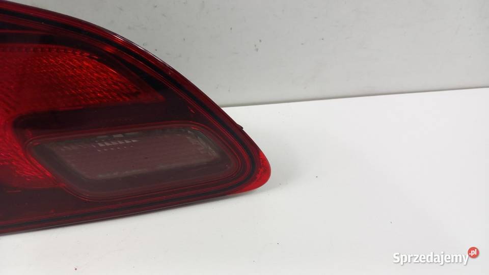 OPEL ASTRA J HB LAMPA TYŁ LEWA W KLAPĘ CIEMNA Światła stop wielkopolskie Zbierkowo