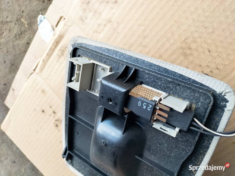 AUDI 80 B3 80B3 443877829QR LAMPKA PODSUFITKI Oświetlenie kabiny Kamień-Kolonia sprzedam