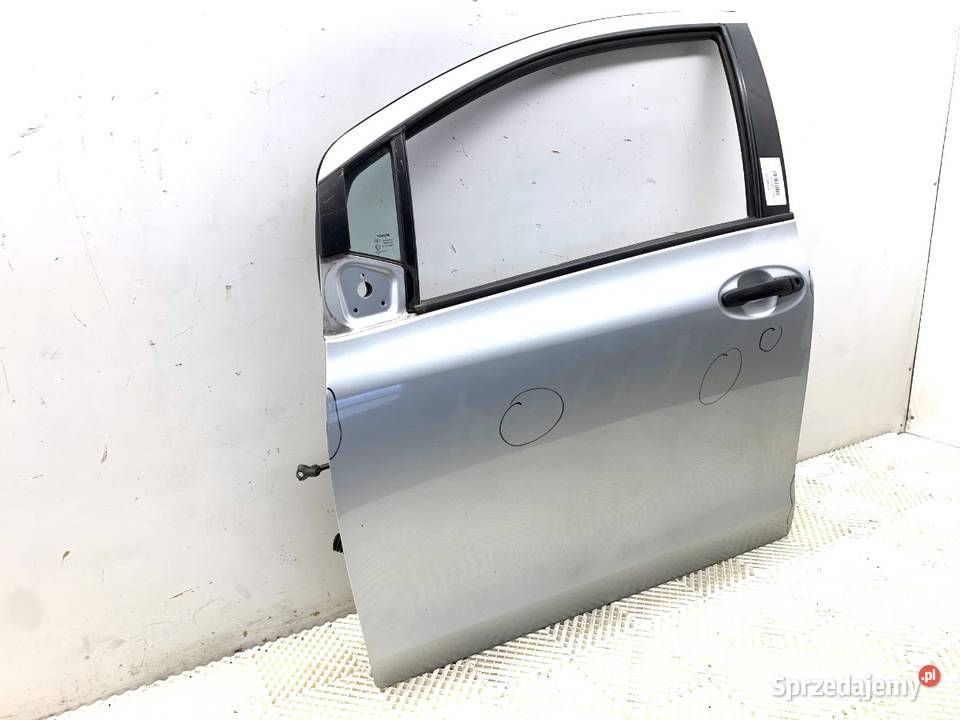 DRZWI LEWY PRZÓD TOYOTA YARIS II Hatchback 0514