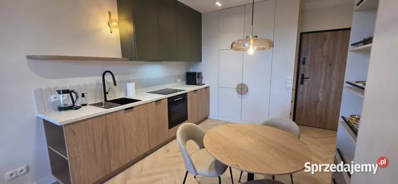 Nowy budynek2pokoje z halą garażową i komórką 3 piętra i więcej