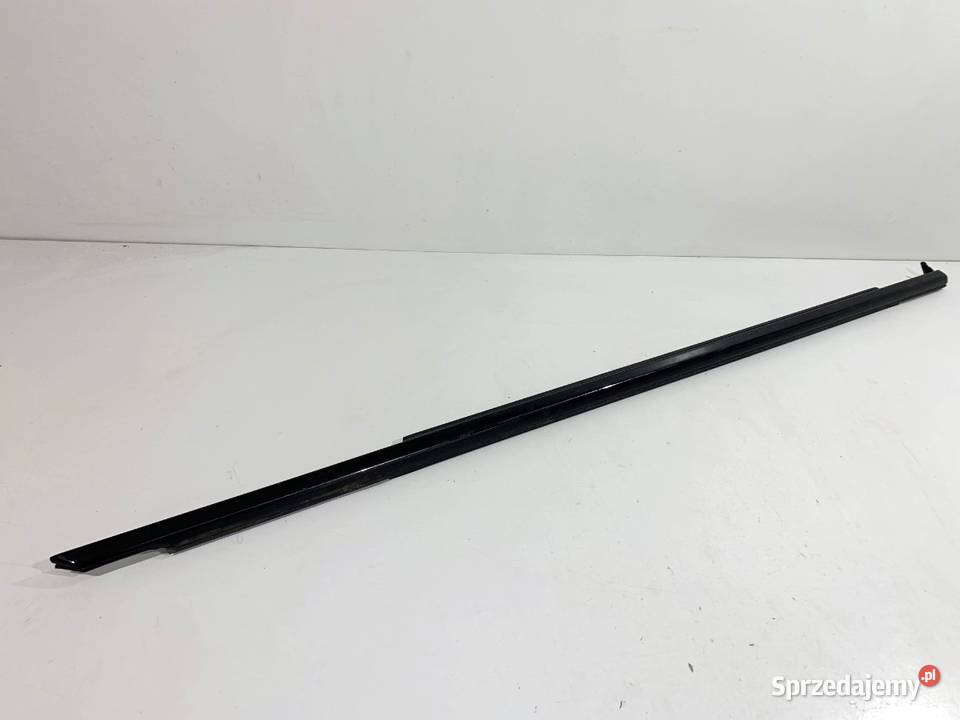 LISTWA ZGARNIAJĄCA PRZÓD PRAWY BMW G30 osobowe Listwy