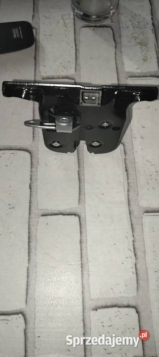 Zamek tylnej klapy bagażnika Audi a3 8L Rok produkcji 1997 Jagielno
