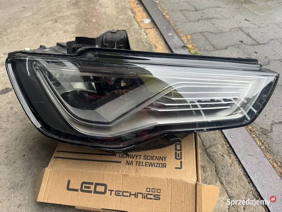 Lampa prawa Audi 8v0941034 Radom