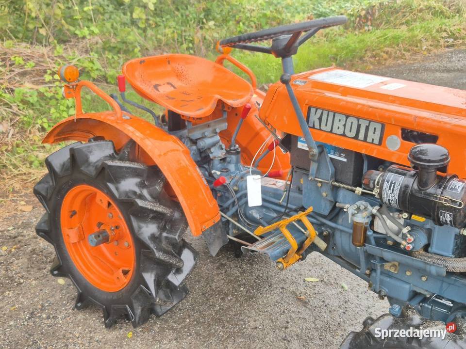 Traktorek traktor KUBOTA B5000D 9 44 Skrzynia biegów Manualna dolnośląskie Małuszyn