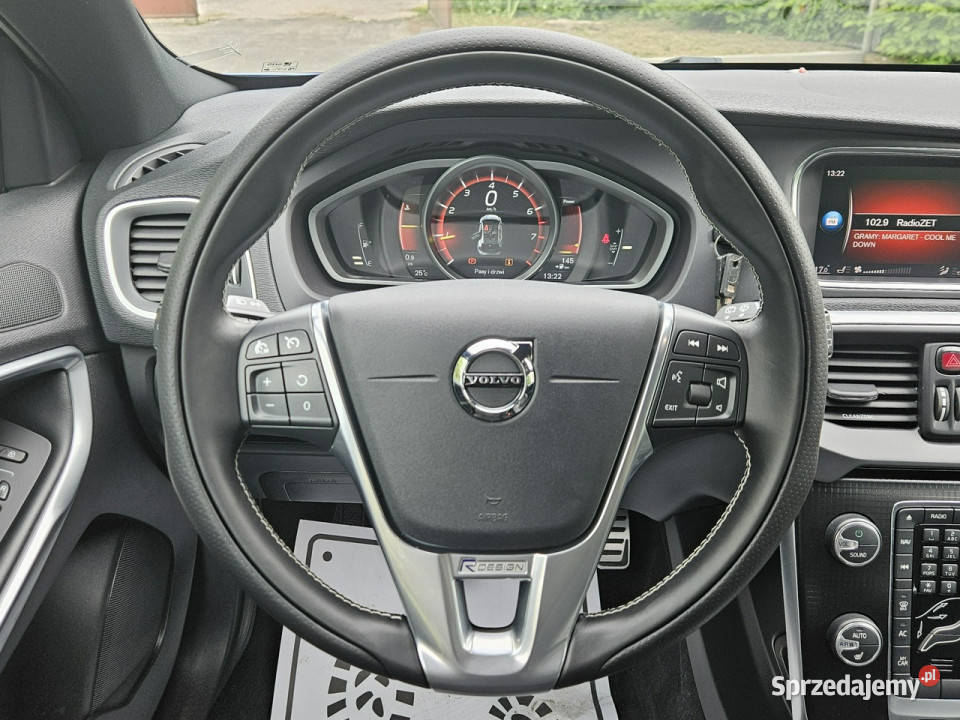 Volvo V40 20 benzyna RDesign 100 Fabryczny wielofunkcyjna kierownica Opoczno