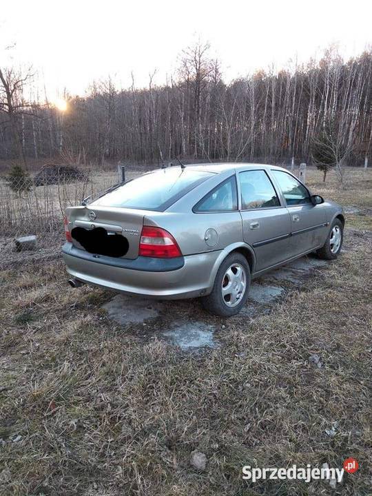 Opel Vectra B 18 16v na części gazem drzwi osobowe lubelskie Sawin sprzedam