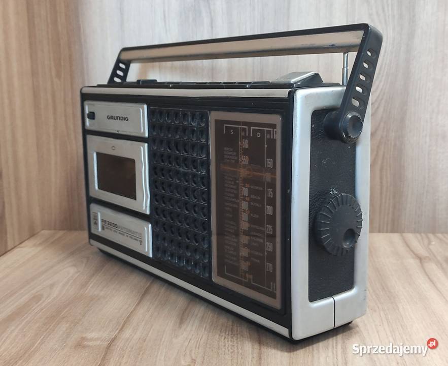 Radiomagnetofon Grundig RB 3200 prod ZRK UNITRA mazowieckie Pruszków
