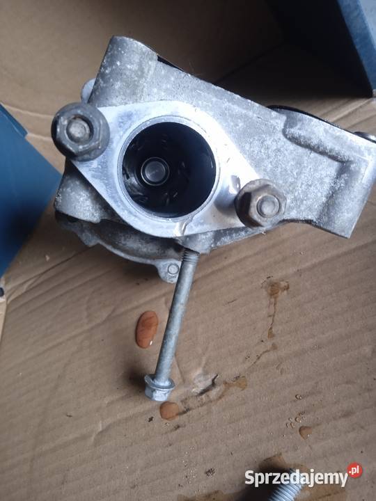 Pompa wody z obudową kia carens Hyundai 20 Bochnia sprzedam
