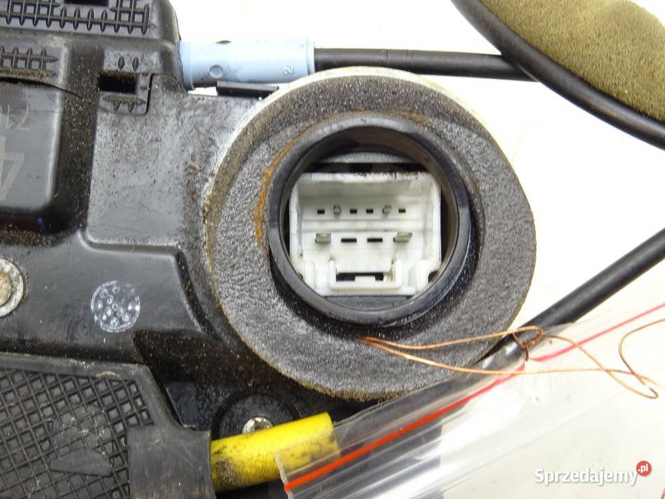 ZAMEK TYŁ PRAWY TOYOTA LAND CRUISER J20 Kombi