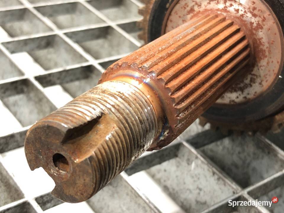 PÓŁOŚ PRAWY PRZÓD HYUNDAI VELOSTER 16 140 1117