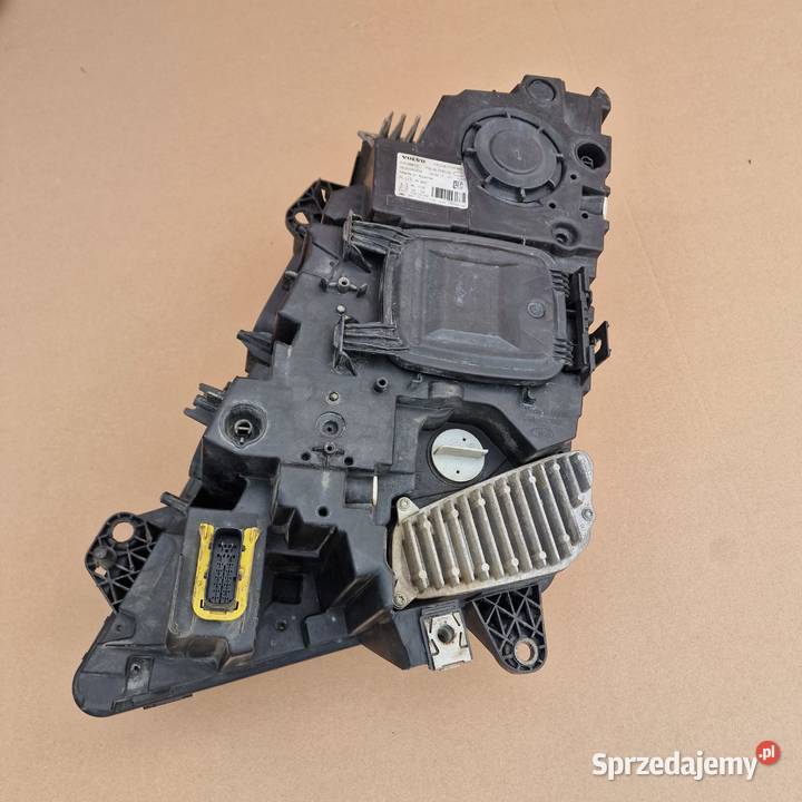 VOLVO FH4 REFLEKTOR LAMPA PRZÓD PRAWA ORYGINAŁ Bieleń sprzedam