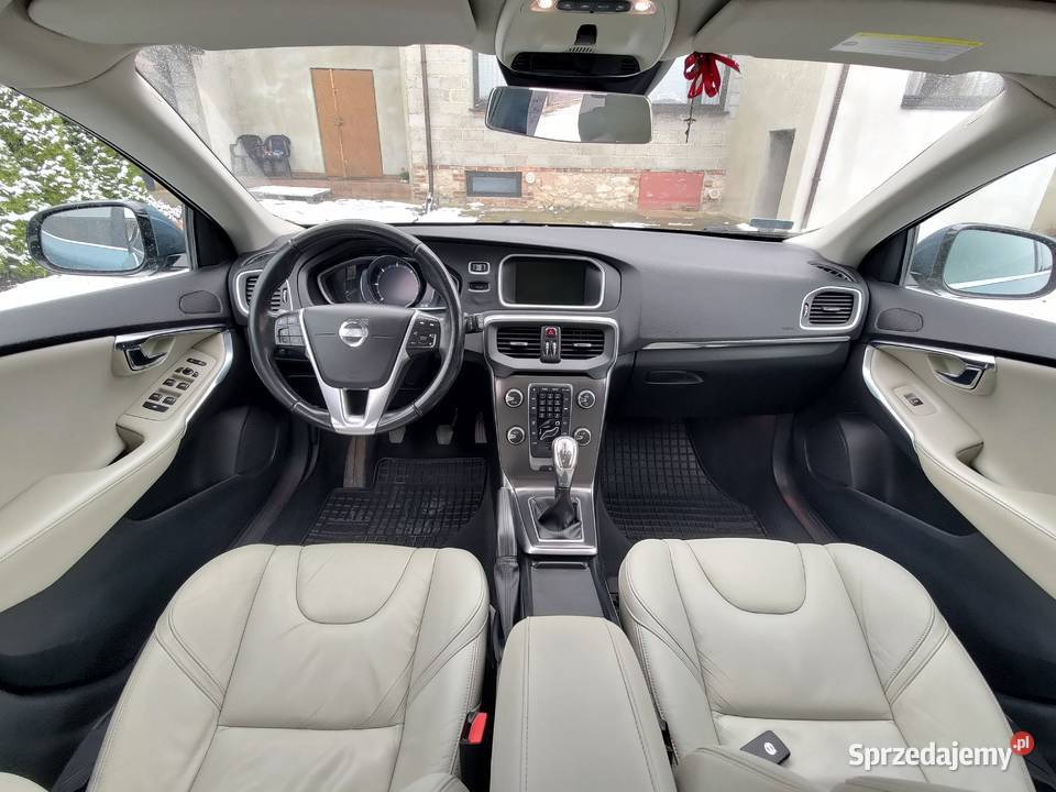 Prywatne Volvo V40 16d SUMMUM Bixenon Ledy TFT Kłobuck