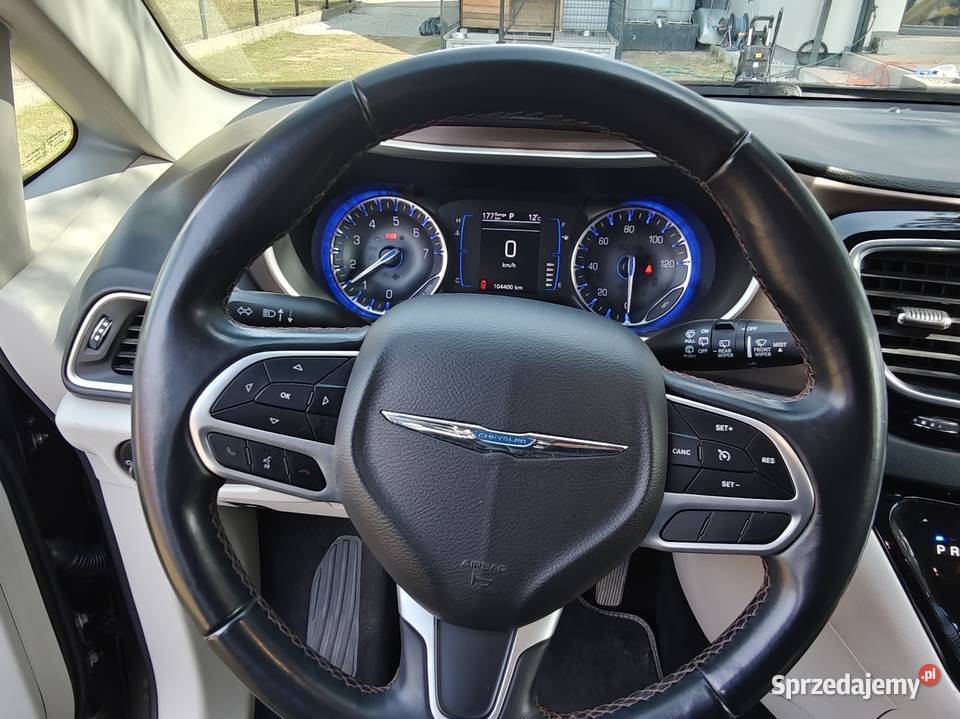 Pacifica 2018 104 przebiegu Wersja 8 osobowa czujnik martwego pola Pacifica pomorskie Bolszewo