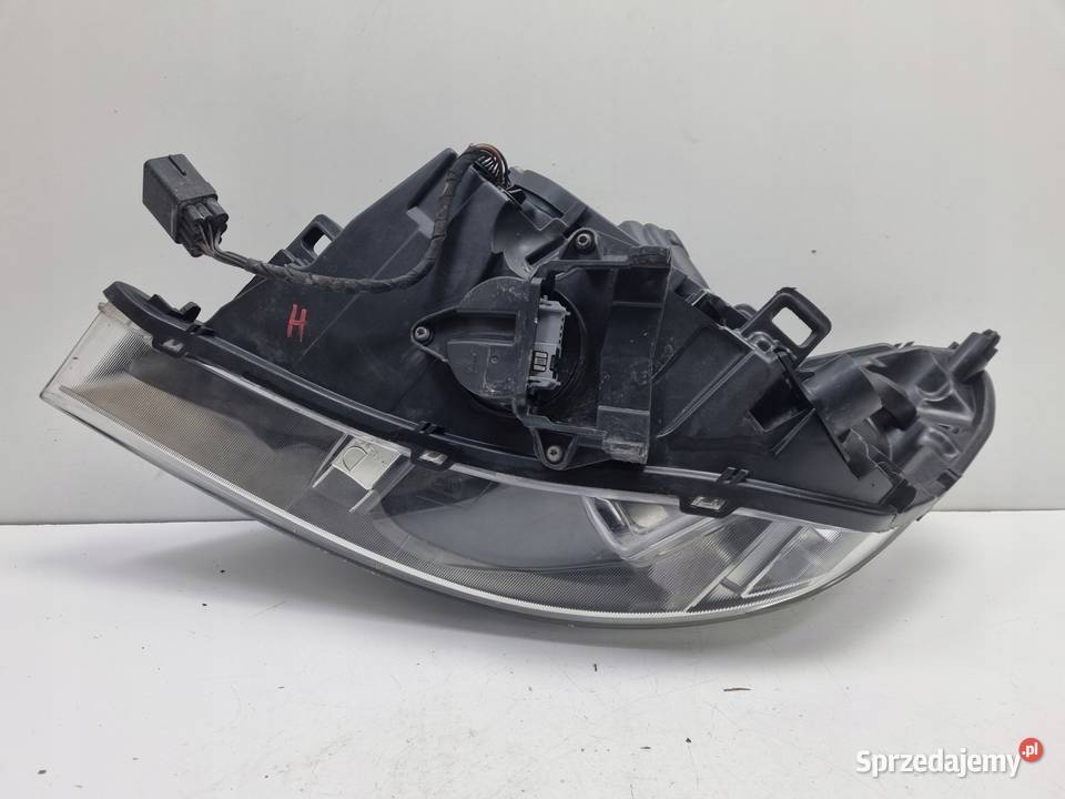 LAMPA PRAWA Volvo V60 S60 II PRZEDNIA prawy Lampy przednie