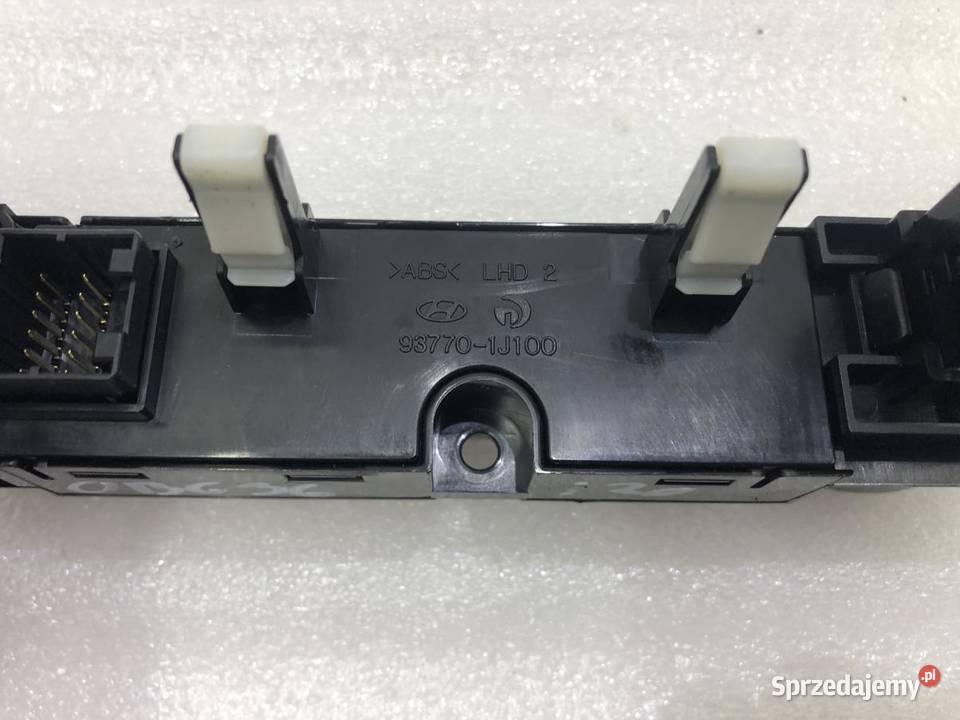 PRZEŁĄCZNIK WYŚWIETLACZ 937701J100 HYUNDAI I20 sprzedam