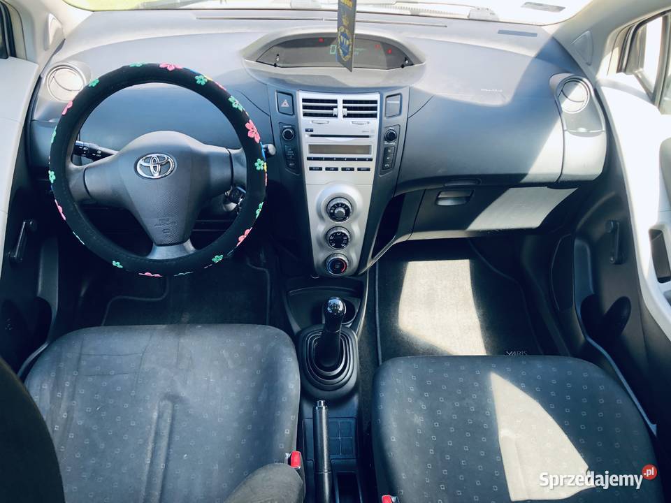 Toyota Yaris II SREBRZYSTY 10 VVTi 69 Krajowy Yaris Przeworsk