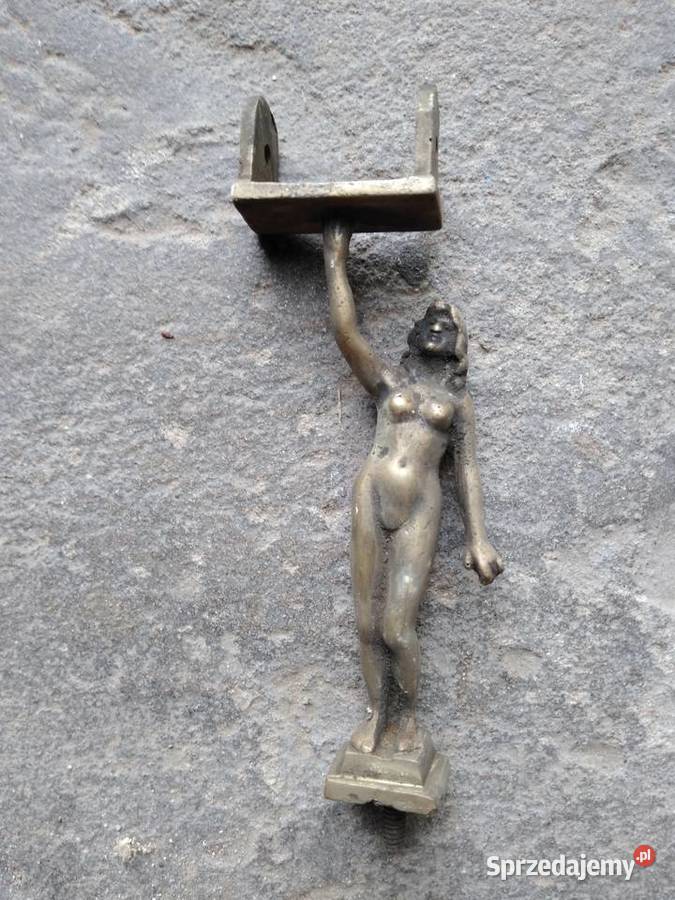 Stara mosiężna figurka kobiety kobieta zabytek Dąbrowa Górnicza
