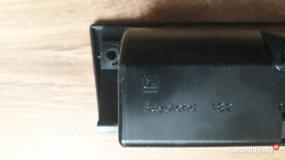 Opel Omega A przednia popielniczka