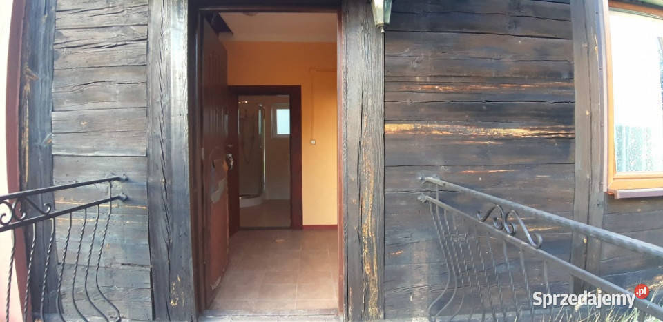 Drewniany na działce 1769mkw garaż Minostowice