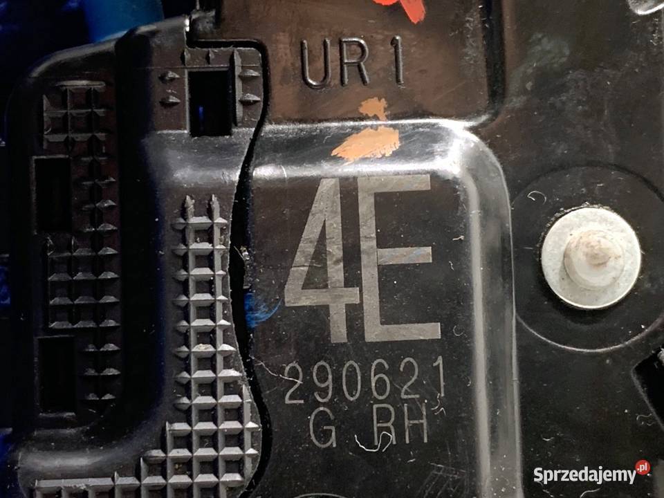 ZAMEK DRZWI PRAWY TYŁ TOYOTA COROLLA E21 osobowe podkarpackie