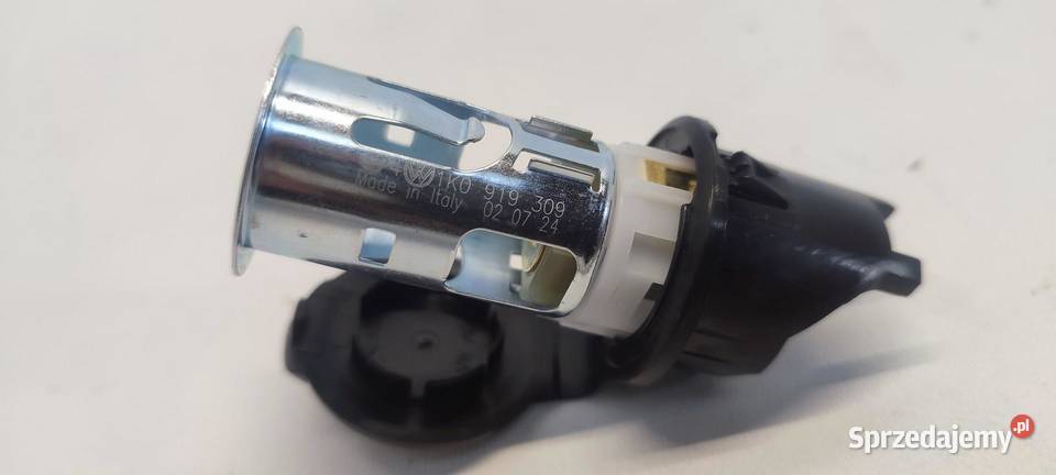 VW TIGUAN ALLSPACE GNIAZDO ZAPALNICZKI 12V