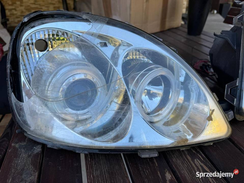 Przednie reflektory soczewkowe Toyota Yaris osobowe sprzedam