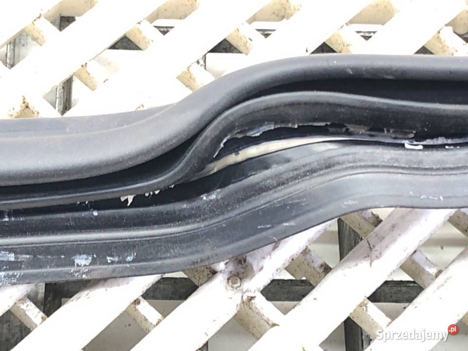 USZCZELKA KLAPY BAGAŻNIKA SKODA SUPERB IV Kombi