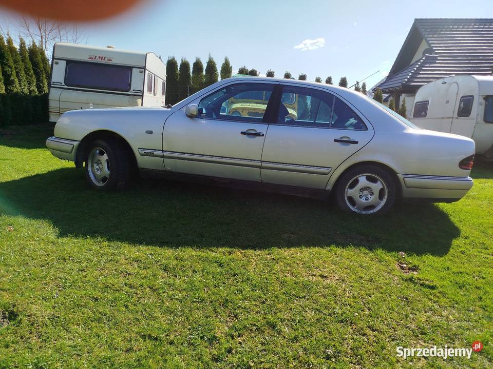 Mercedes E klasa uszkodzony 160KM