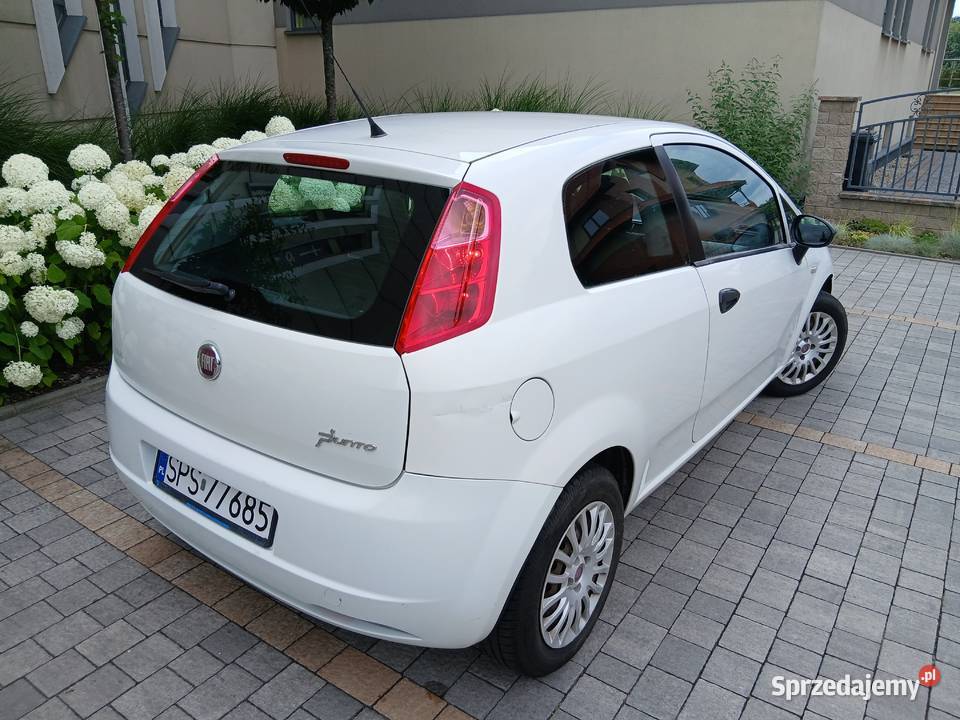 FIAT GRANDE PUNTO 12 2009r Przebieg 135 Klima centralny zamek Gliwice