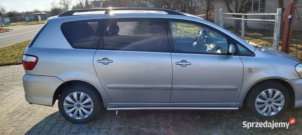 Toyota Avensis Verso D4D 20 7 osobowa kombi hak ABS Avensis Verso