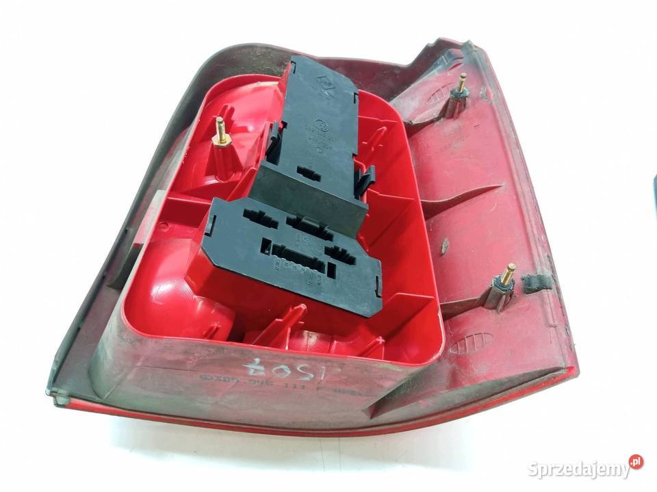 LAMPA TYŁ LEWA KOMBI PRZED LIFT 3B9945111F Rok produkcji 2000 Części samochodowe