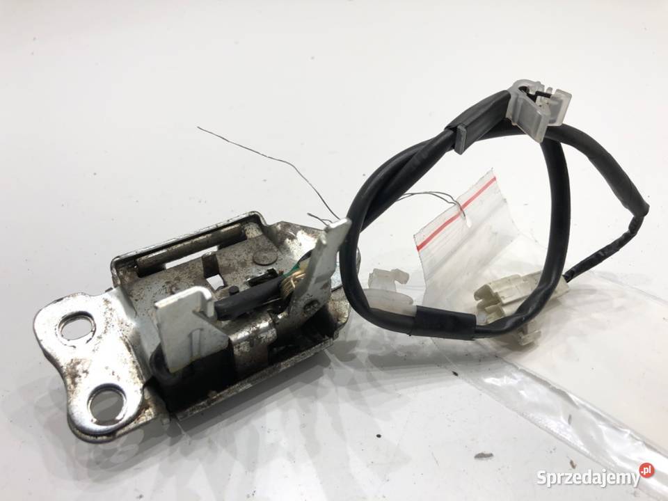 ZAMEK KLAPY TYŁ TOYOTA YARIS I Hatchback 9905 osobowe