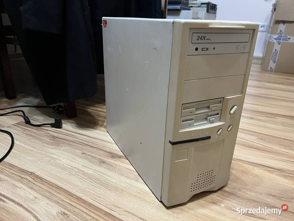 Zabytkowy komputer PC AT Pentium 100MHz Brzana