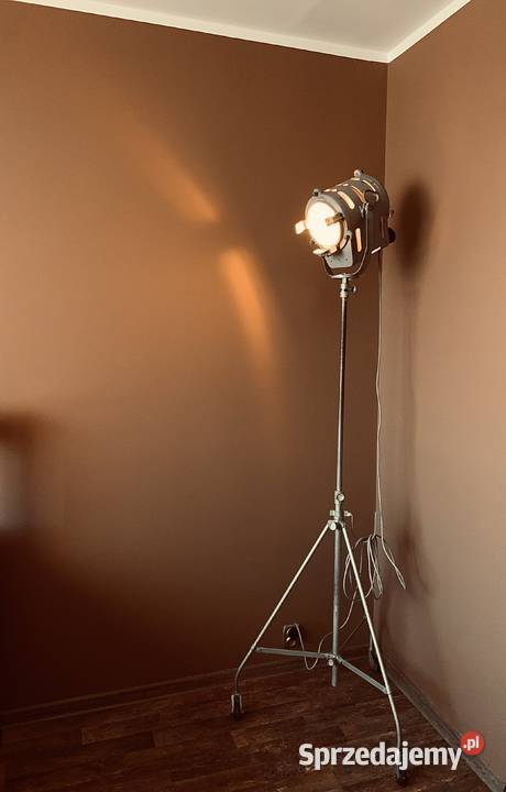 Lampa teatralno filmowa z okresu PRL Vintage Poznań sprzedam