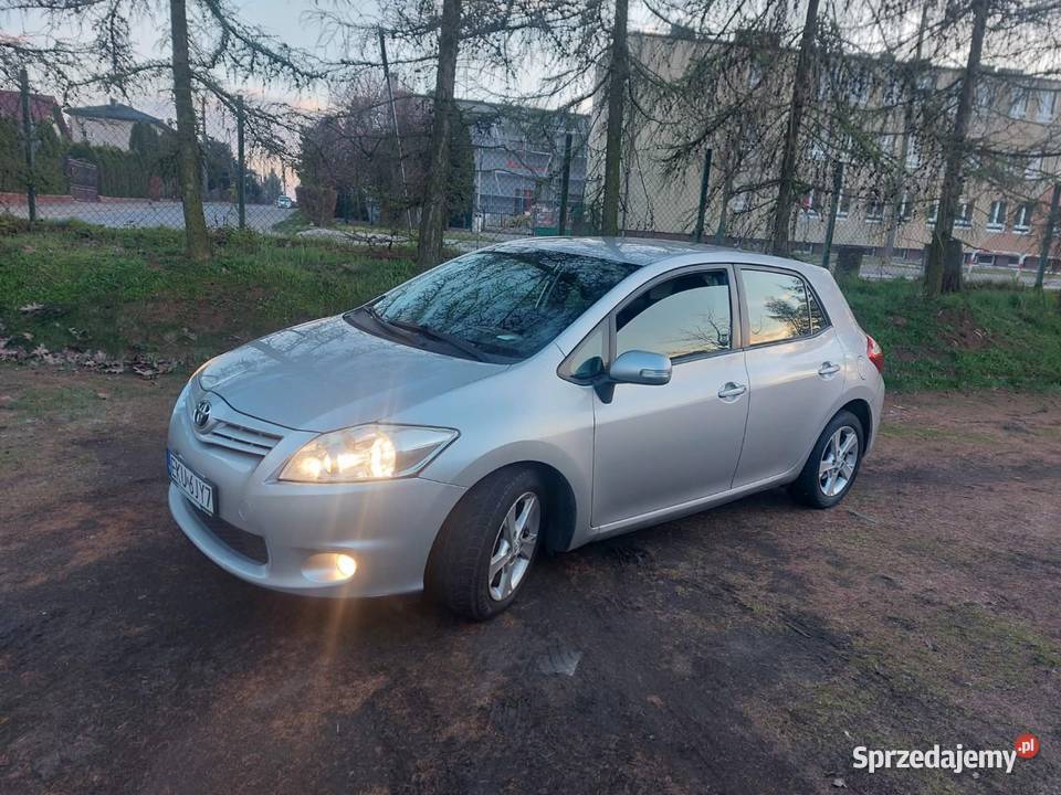Auris 2010 r 1998cm3 Żychlin
