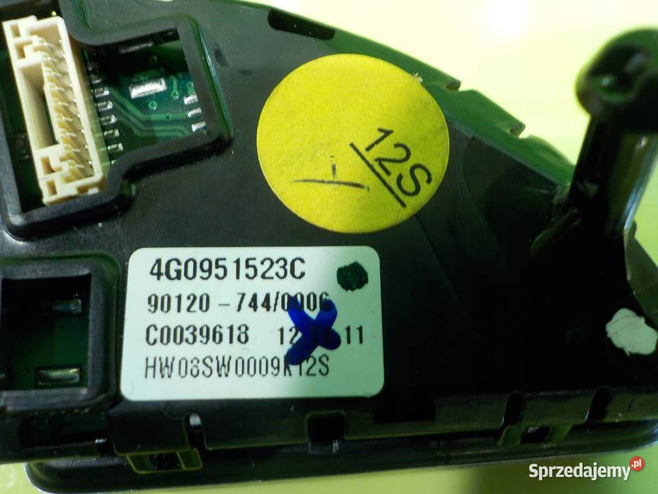 AUDI A1 8X 16 TDI 12r 3D przelaczniki kierownicy Suków