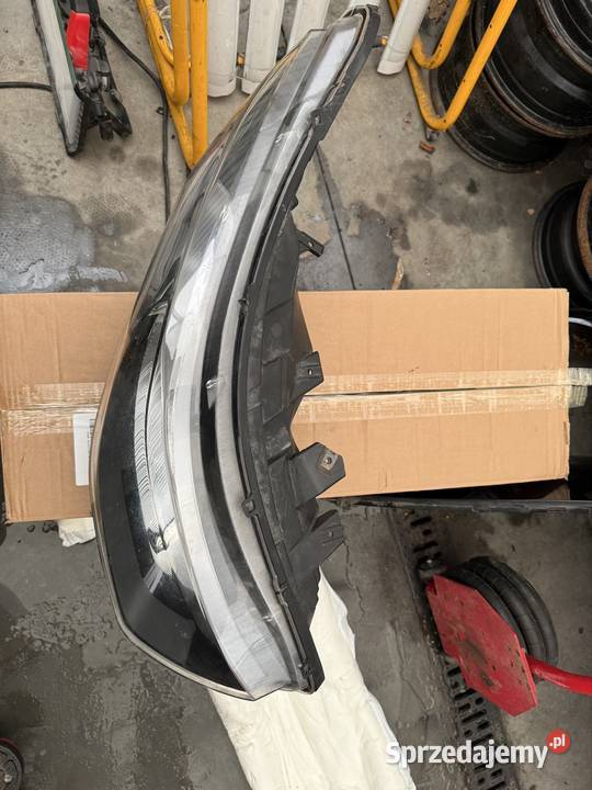 REFLEKTOR PRAWY LAMPA PRAWA IVECO DAILY dostawcze Radlin